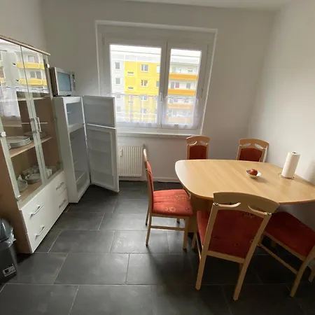 Neue Monteur Und Handwerker In Mit 3 Schlafzimmern 6 Personen Btr 174 *