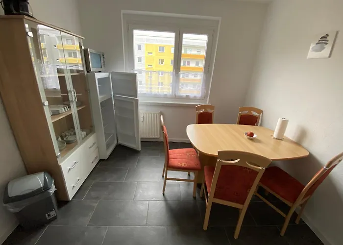 Neue Monteur Und Handwerker In Mit 3 Schlafzimmern 6 Personen Btr 174 *